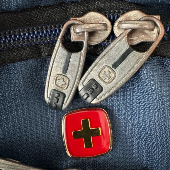 Swiss Army Airflow laptop backpack pre owned - Picture 9 of 13